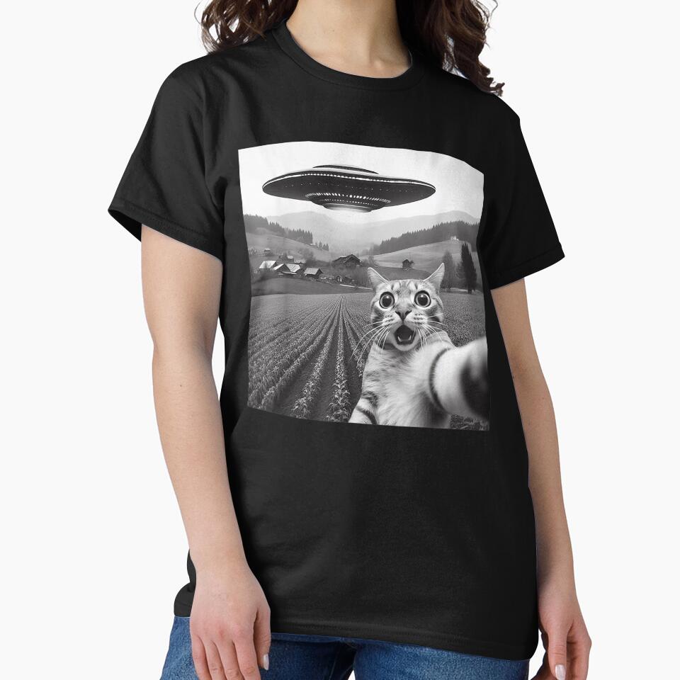 Cat Selfie With Alien UFO Funny Cat Gifts For Men Women Classic T-Shirt - White Fox Boutique